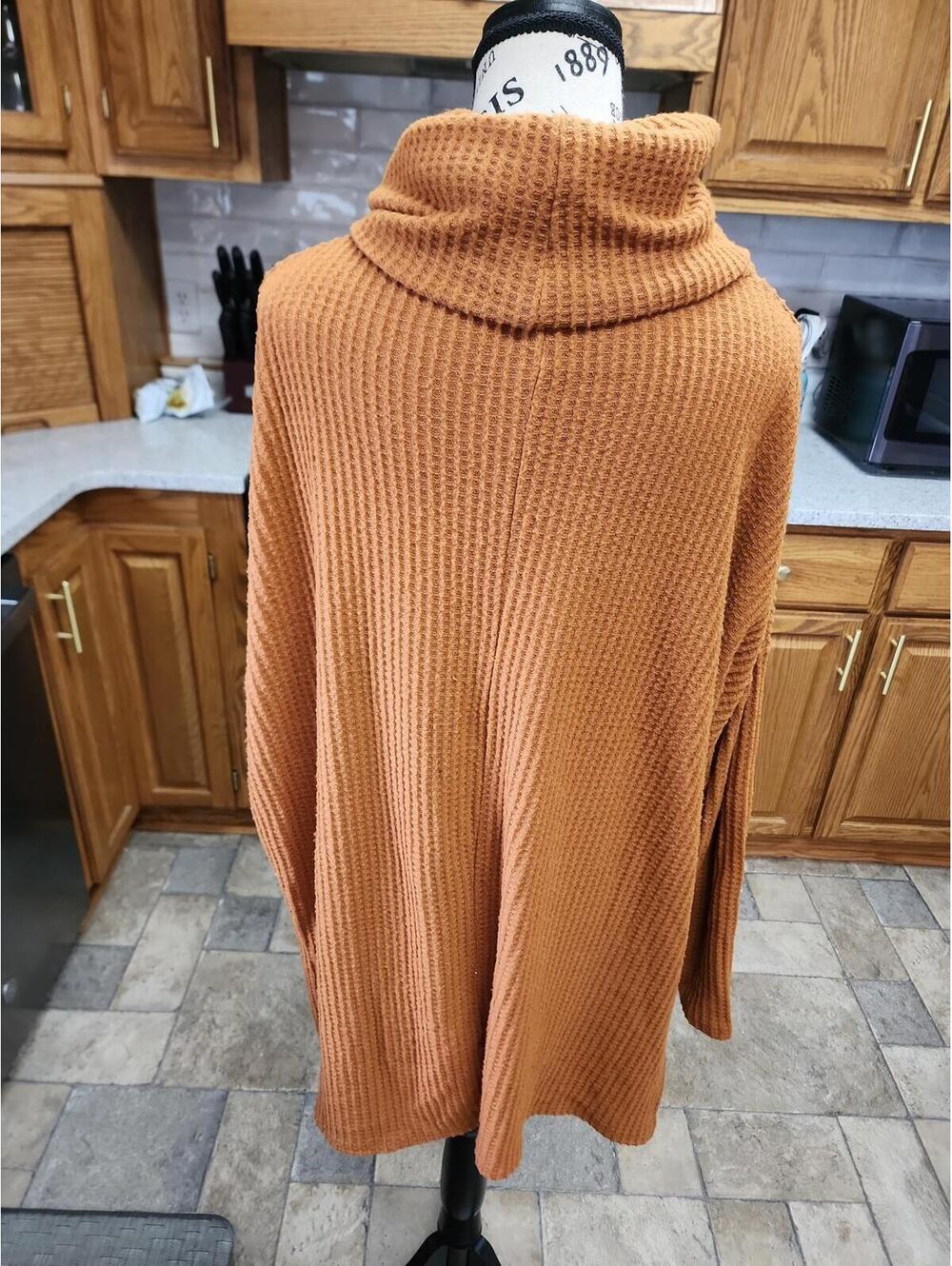 Sweater - Picture 3 of 9
